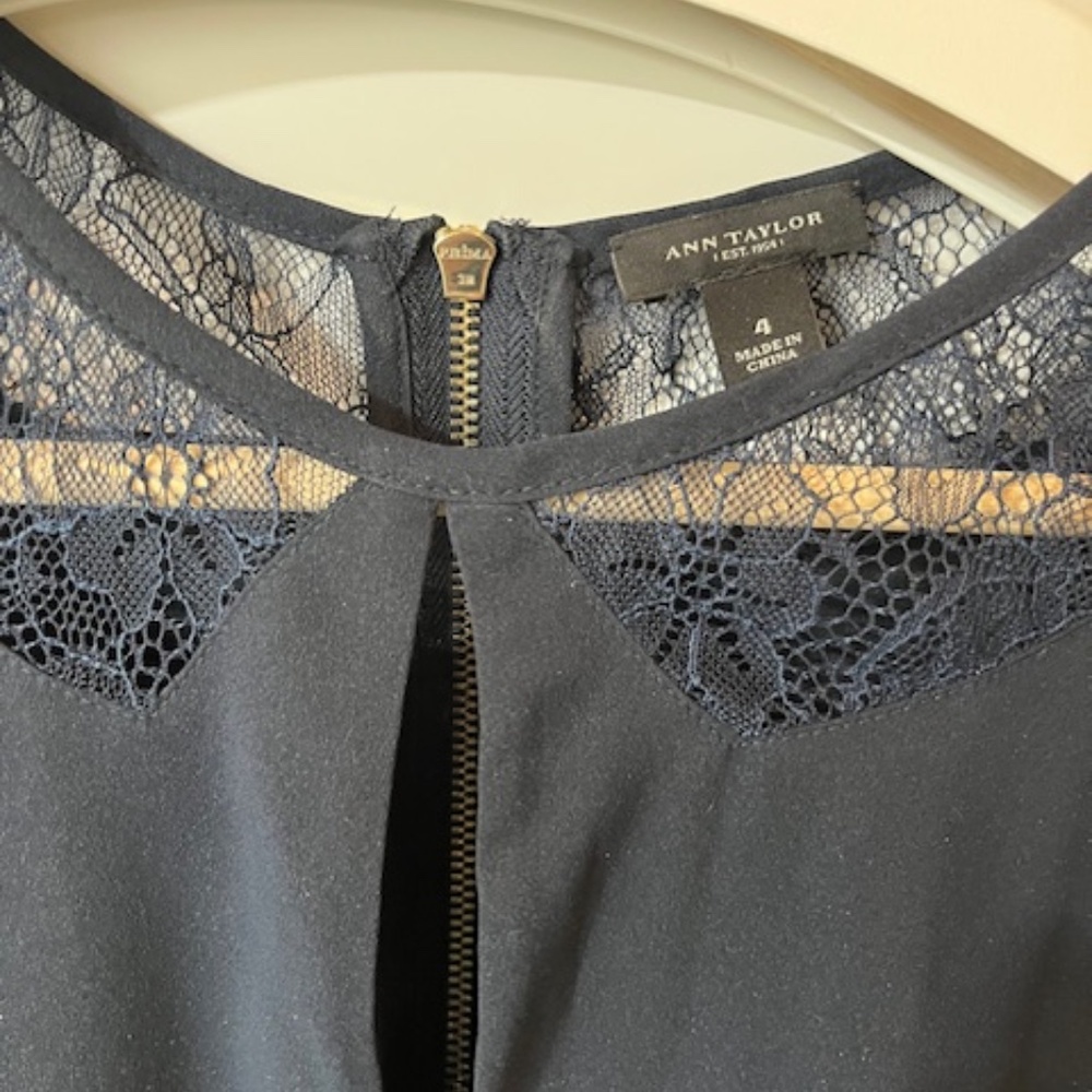 blouse - Picture 2 of 3